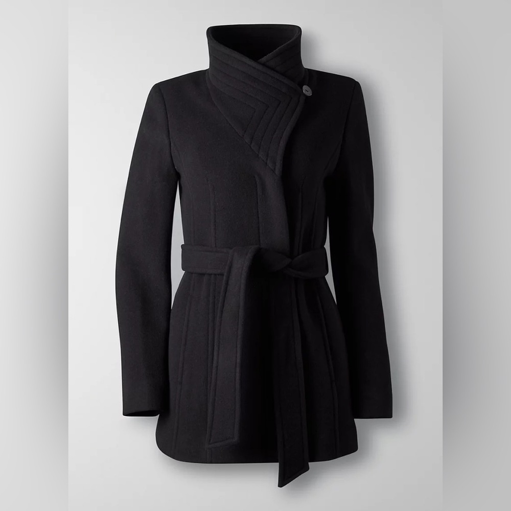 Aritzia Babaton Connor Coat Short Black